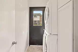 504 Dorset Cir, Grand Blanc, MI 48439 - Photo 16