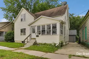 742 Myrtle St NW, Grand Rapids, MI 49504 - Photo 2