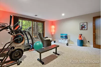 2411 Highpointe Drive, Kalamazoo, MI 49008 - Photo 28