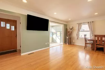 47 Farnham Street SE, Kentwood, MI 49548 - Photo 4