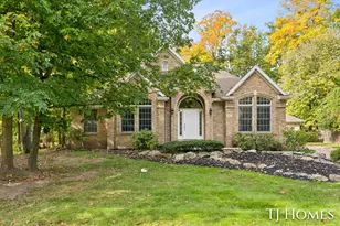 985 Thornwyk Dr NW, Grand Rapids, MI 49534 - Photo 1