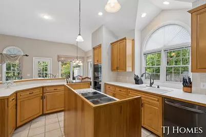 985 Thornwyk Drive NW, Grand Rapids, MI 49534 - Photo 2