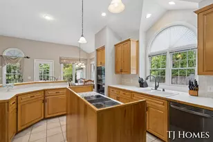 985 Thornwyk Dr NW, Grand Rapids, MI 49534 - Photo 2