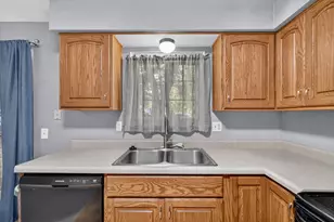 340 Oakwood Ln, Perry, MI 48872 - Photo 8