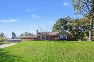 167 University Dr, Howell, MI 48843 - Photo 2