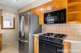 920 Coventry Dr NW, Grand Rapids, MI 49544 - Photo 10