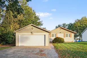 8728 E Long Lake Dr, Scotts, MI 49088 - Photo 4