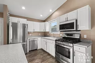 3532 Breezewood Dr SE, Kentwood, MI 49512 - Photo 8