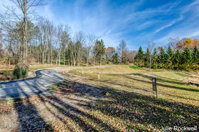 639 Crahen Avenue NE, Grand Rapids, MI 49525 - Photo 2