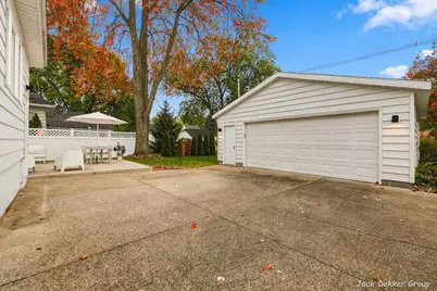 118 W Central Avenue, Zeeland, MI 49464 - Photo 40