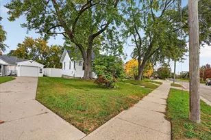 2121 Lee St SW, Wyoming, MI 49519 - Photo 2