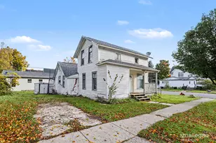 221 Maple St, Nashville, MI 49073 - Photo 2