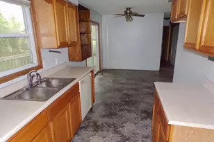 1301 Linden Dr, Muskegon, MI 49445 - Photo 6