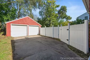 25 Avonlea St SW, Wyoming, MI 49548 - Photo 6