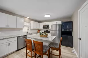 927 Aberdeen St NE, Grand Rapids, MI 49505 - Photo 8