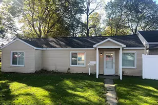 403 S Kalamazoo St, Vicksburg, MI 49097 - Photo 1