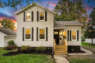 107 E Lincoln Ave, Zeeland, MI 49464 - Photo 2