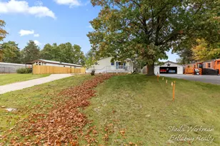 1556 Pinedale Dr, Hastings, MI 49058 - Photo 2