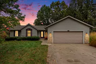 941 Niagara Dr, Lawton, MI 49065 - Photo 1