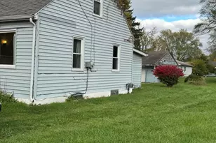 2018 Collingwood Ave, Saginaw, MI 48601 - Photo 2