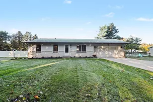 46 Tanner Lake Rd, Hastings, MI 49058 - Photo 2