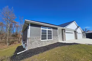 233 Auseon Ct, Hillsdale, MI 49242 - Photo 1