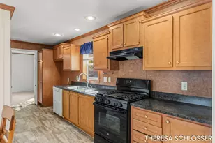 14504 Winding Creek Ln, West Olive, MI 49460 - Photo 10