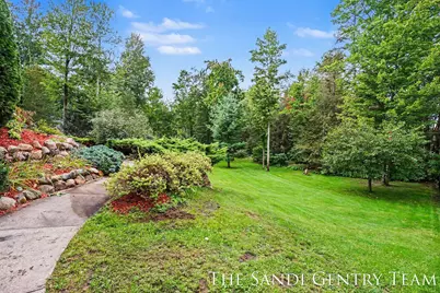 2622 Primrose Creek Drive, Fruitport, MI 49415 - Photo 10