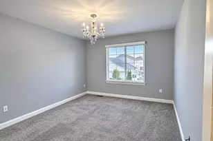 5675 Gregory Dr, Shelby Twp, MI 48317 - Photo 12