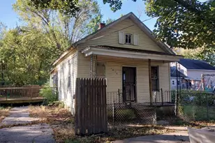 1810 Carroll St, Saginaw, MI 48601 - Photo 1