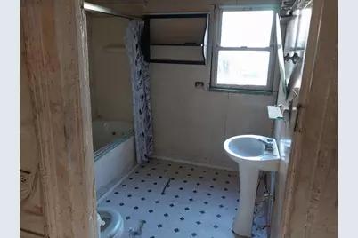 1810 Carroll Street, Saginaw, MI 48601 - Photo 8