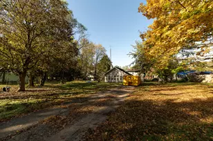 211 Oak St, Battle Creek, MI 49037 - Photo 2