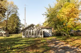 211 Oak St, Battle Creek, MI 49037 - Photo 1