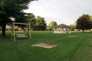 2750 Stonebluff Dr SW, Wyoming, MI 49519 - Photo 4