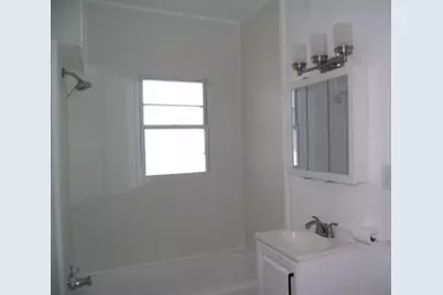 504 E Dowland Street, Ludington, MI 49431 - Photo 14