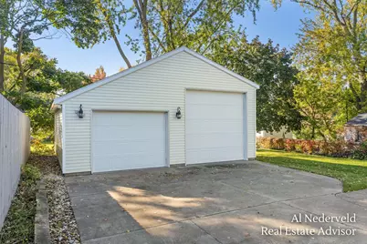 1018 Kentwood Drive NE, Grand Rapids, MI 49505 - Photo 28