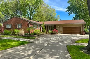 21203 River Rd, Grosse Pointe, MI 48236 - Photo 2