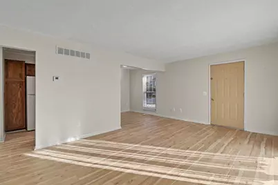 24403 Meadowbridge Drive, Clinton, MI 48035 - Photo 4
