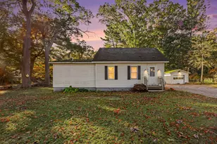 617 W River Rd, Muskegon, MI 49445 - Photo 1