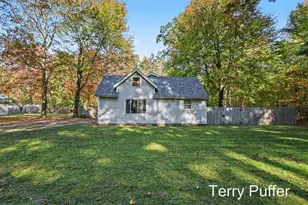 1466 N Scenic Dr, Muskegon, MI 49445 - Photo 4