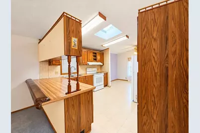 102 Saint Ives N, Lansing, MI 48906 - Photo 10