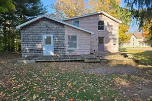 187 W Ferney St, Clarksville, MI 48815 - Photo 2