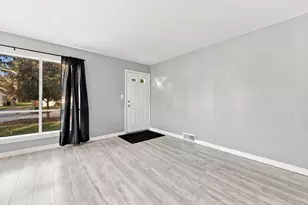 2127 Ackley Ave, Westland, MI 48186 - Photo 4