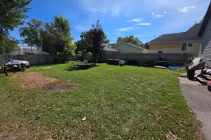 1015 Vine St, Manistee, MI 49660 - Photo 4