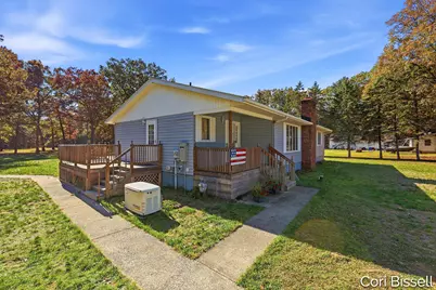 5885 E Summit Avenue, Fruitport, MI 49415 - Photo 2