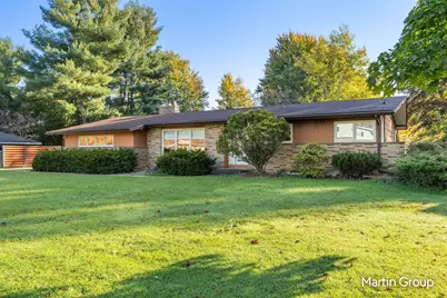 1490 Sierra Avenue NW, Grand Rapids, MI 49534 - Photo 2