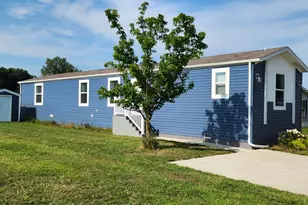 645 N Gallery Dr, Eaton Rapids, MI 48827 - Photo 1