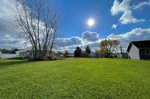 591 Twin Hills Dr, Watervliet, MI 49098 - Photo 1