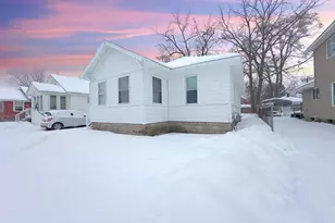 1104 E Larch Ave, Muskegon, MI 49442 - Photo 1