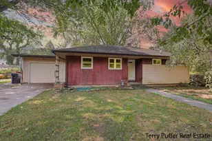 172 E 25th St, Holland, MI 49423 - Photo 1